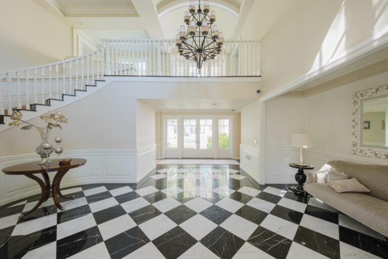 ENTRY FOYER 1 768x512