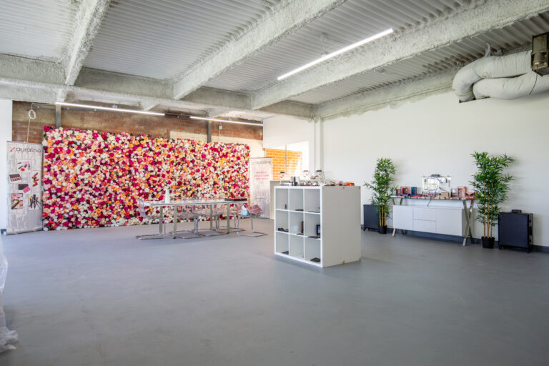 UNIVERSAL079 768x512