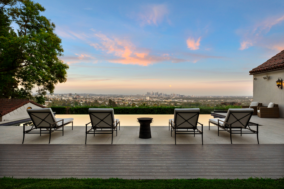 18c Pool Deck City View 1