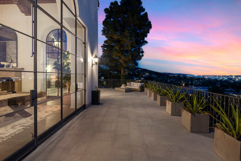 6 Front Deck 3 4 1