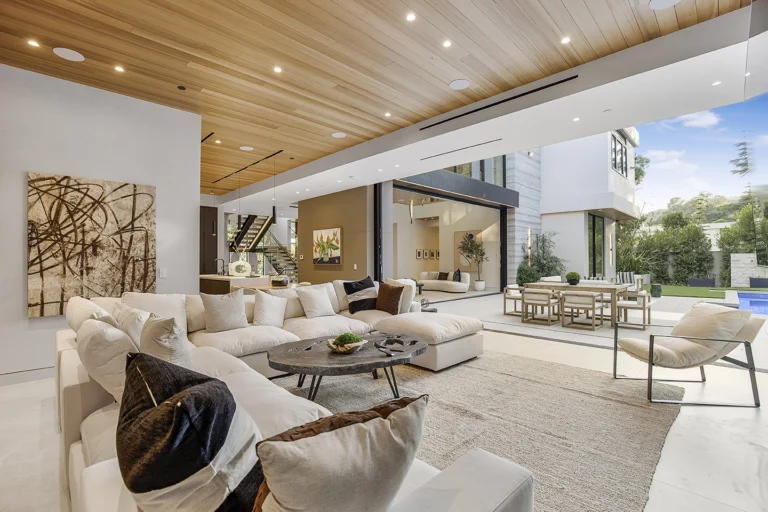 Hutton Modern 16 768x512