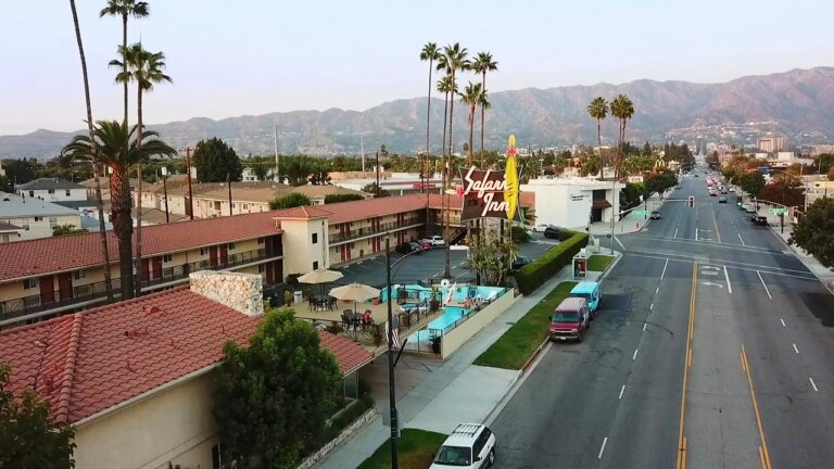 102041.13453.burbank.safari inn hotel burbank.hero dM7MiZvm 60555 1280x720 1